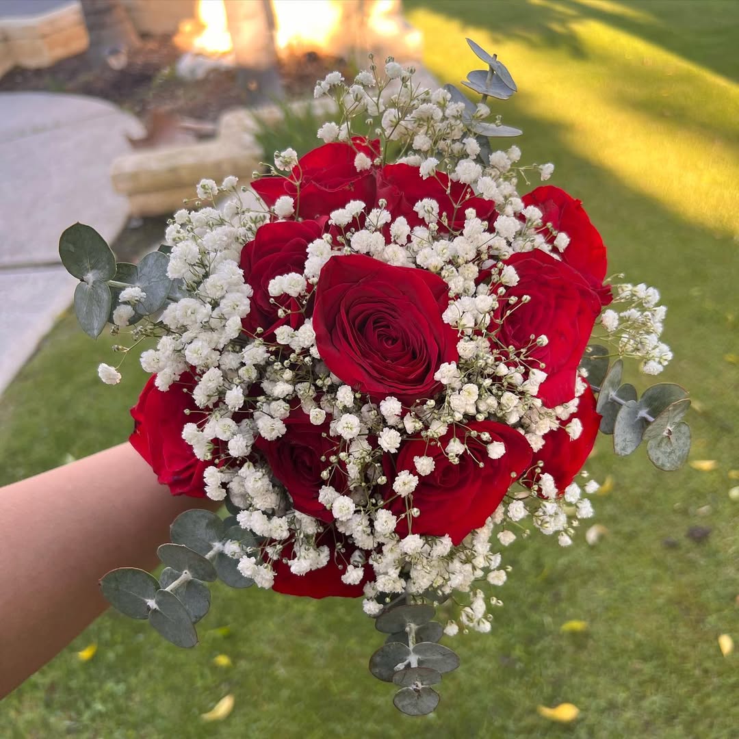 red white 4 bouquet flower delivery Toronto - Fresh arrangement by Laris Florist GTA