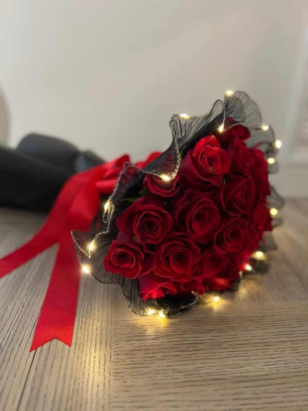 r r 1 bouquet flower delivery Toronto - Fresh arrangement by Laris Florist GTA