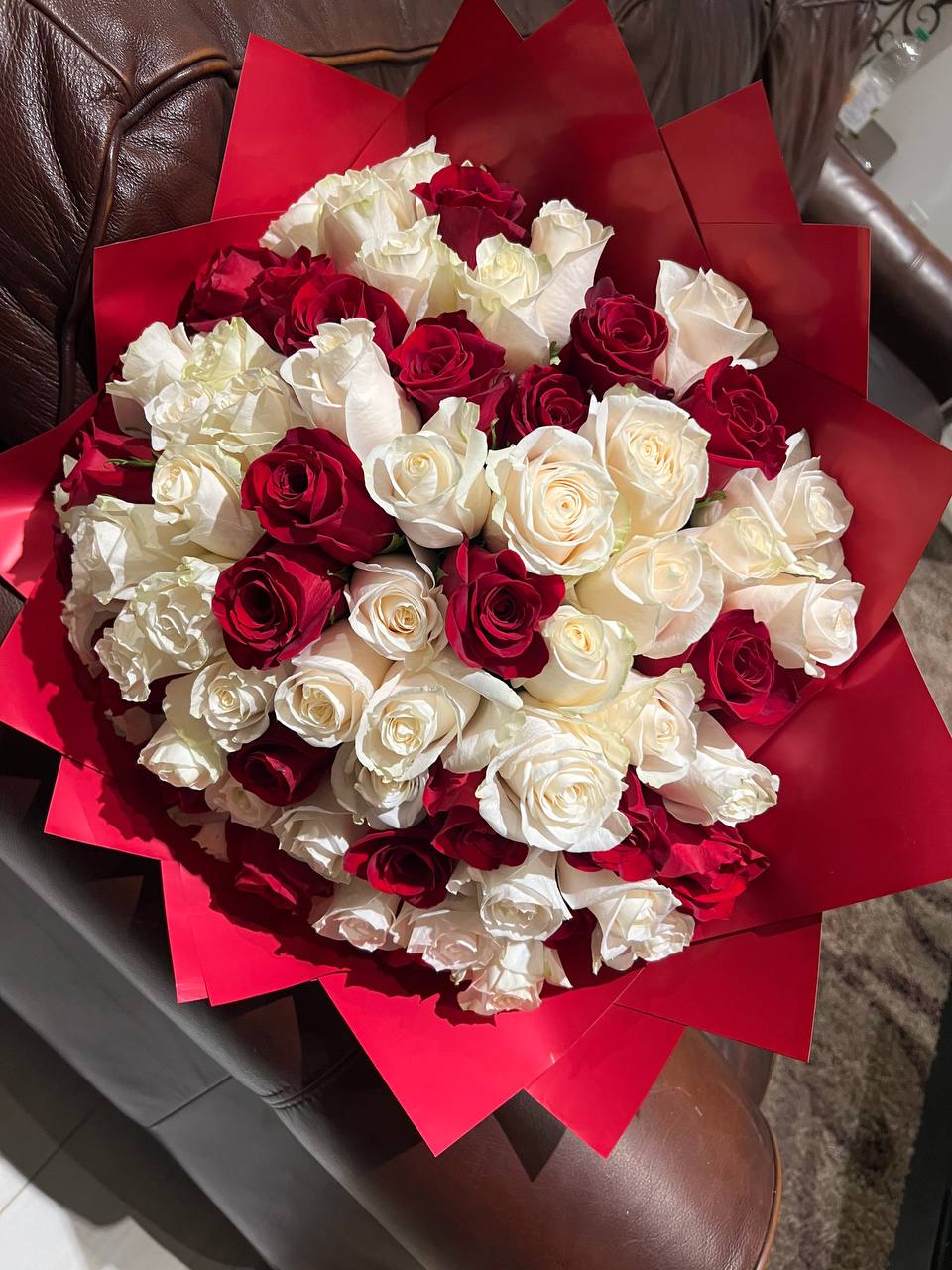 w - r bouquet flower delivery Toronto - Fresh arrangement by Laris Florist GTA