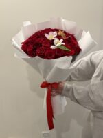 50 stems Rose Bouquets plus Initials - Image 3